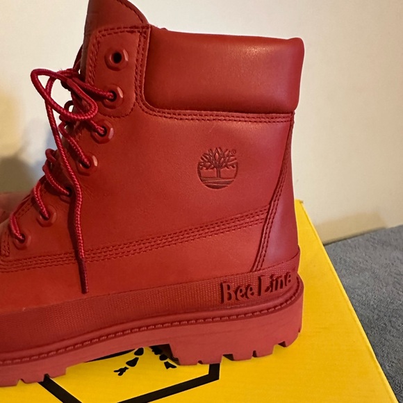 Practically NIB Timberland Beeline boots - Picture 3 of 16